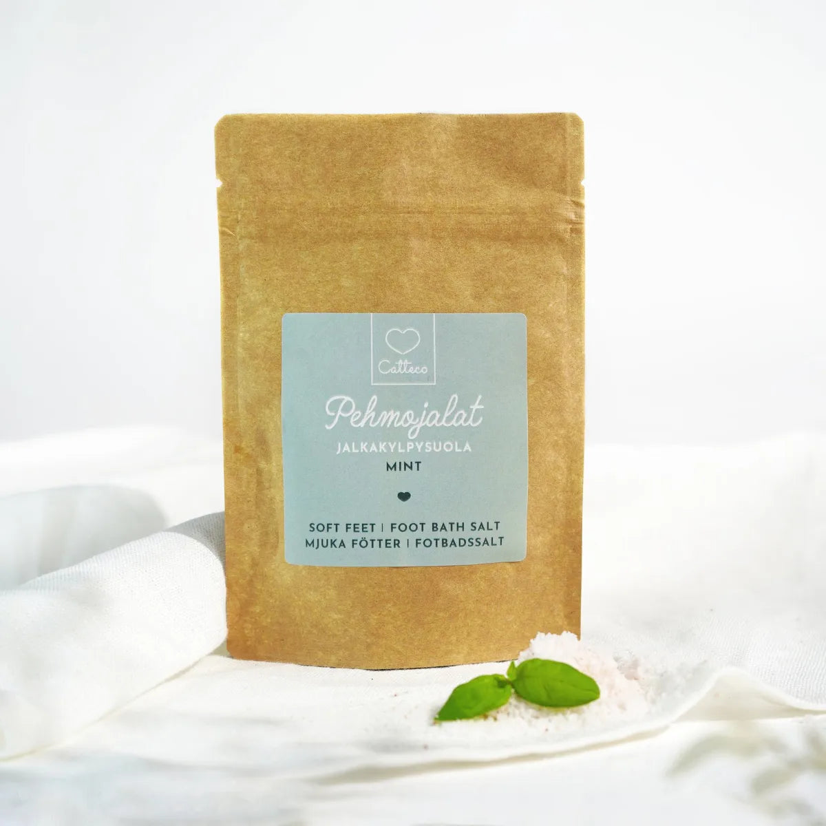 Catteco Pehmojalat Minttu jalkakylpysuola 150 g raikastaa ja pehmentää jalkojen ihon