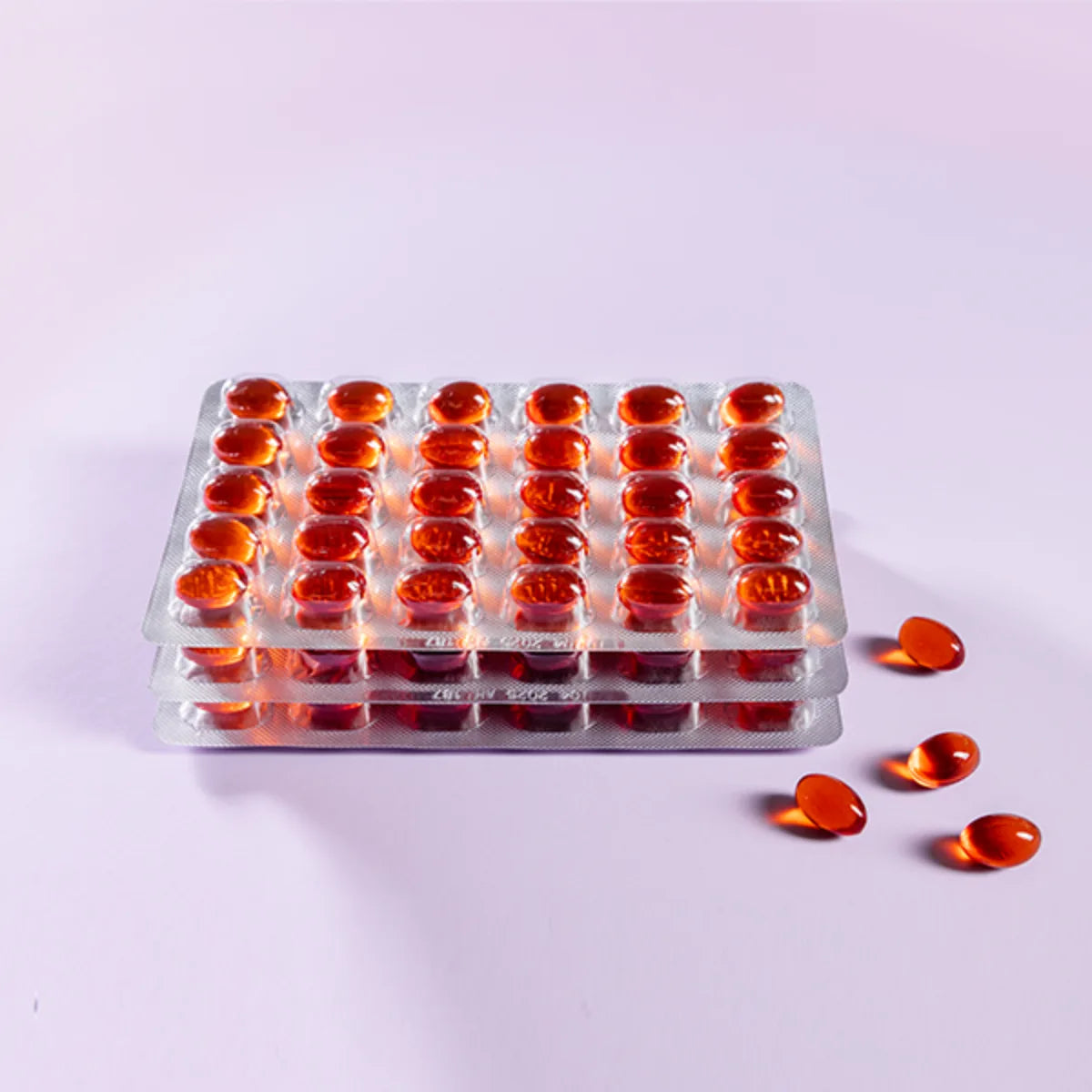 MEMBRASIN Dermal Skin Hydration kapseli sisältää mustaherukansiemenöljyä