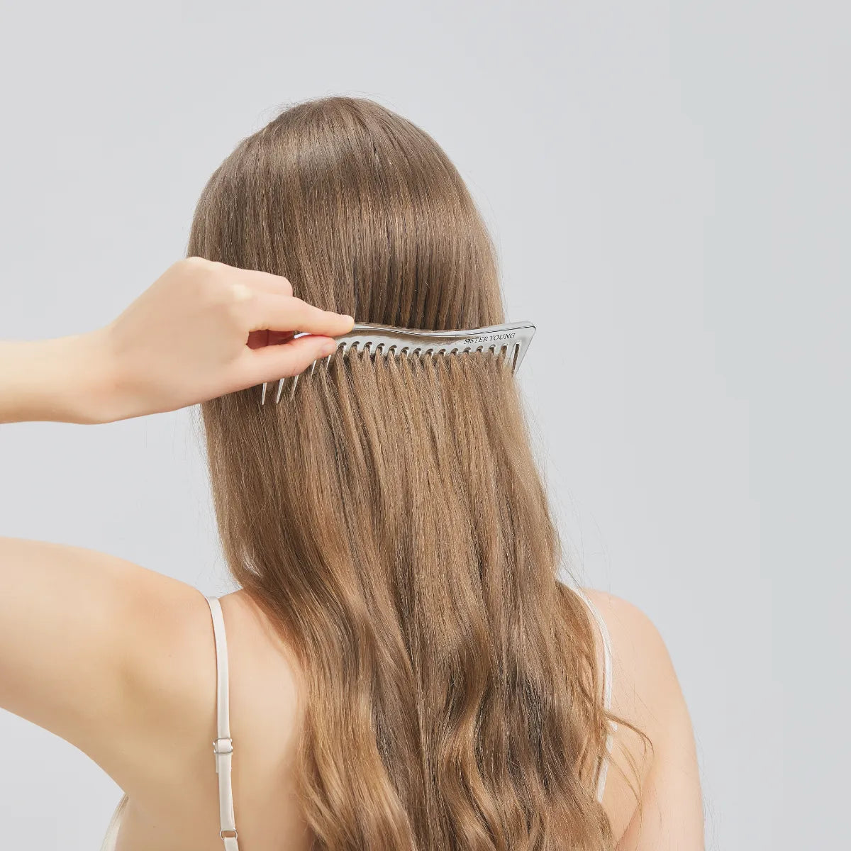 SisterYoung ZURI Silver Hiuskampa – sopii laineikkaille hiuksille