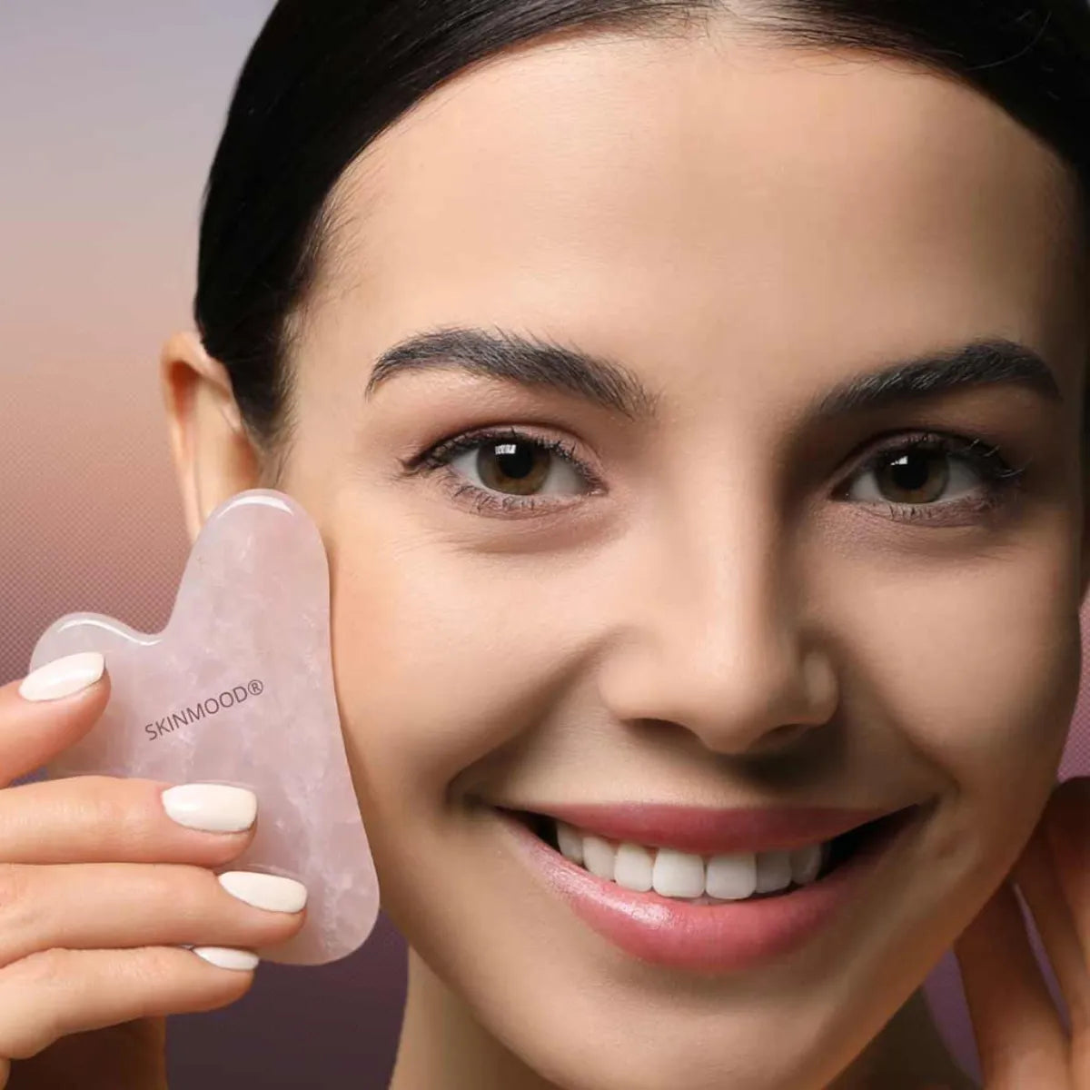 SkinMood Gua sha Beauty Tool – Ruusukvartsinen kauneusväline ihonhoitoon
