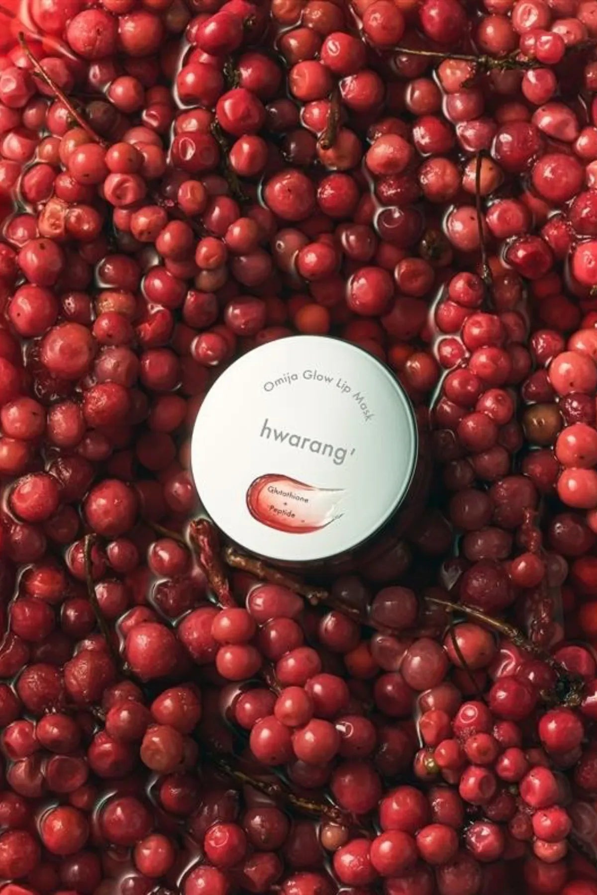 Hwarang' Omija Glow Lip Mask sisältää antioksidanttisia marjoja