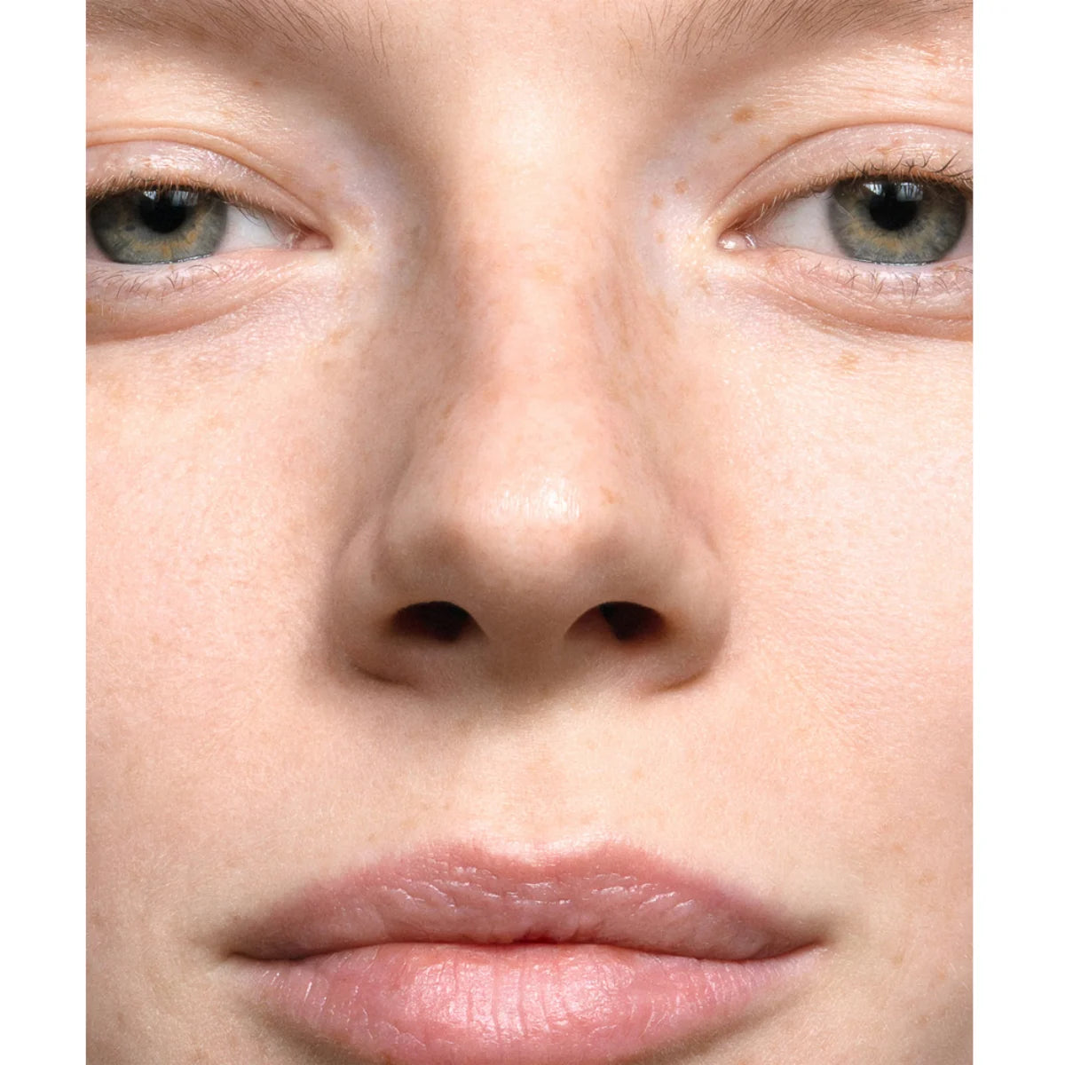 Mádara H2O Tint Hyaluron Tinted Serum 1 May Flower – sävyttävä kasvoseerumi