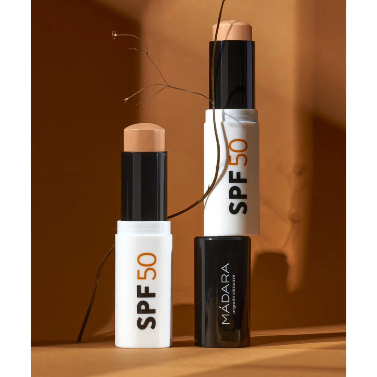 Mádara Mineral SPF50 Sunscreen Stick 12 g – aurinkosuojapuikko laajakirjoisella suojalla