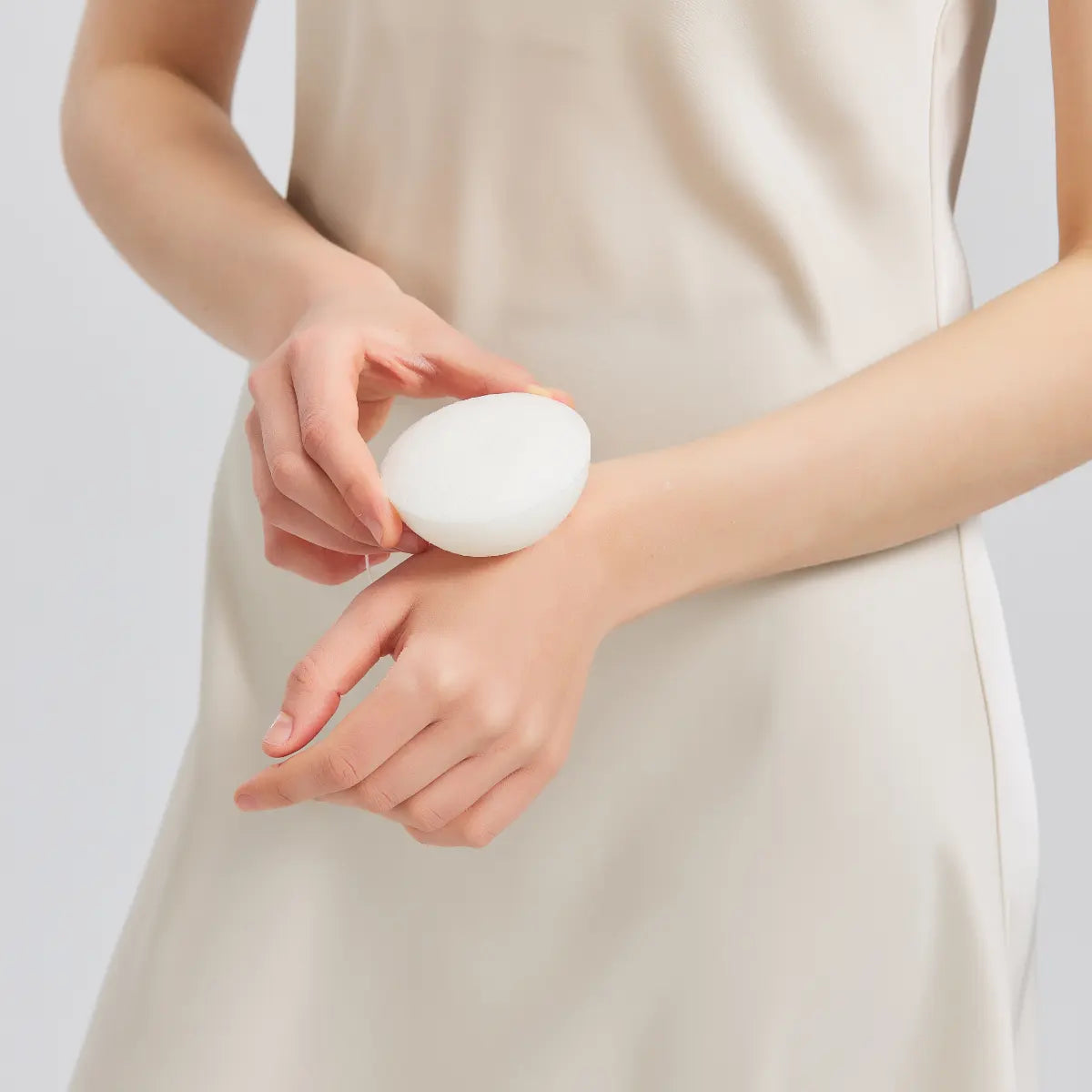 SisterYoung Pura Konjac White puhdistussieni koko perheen iholle