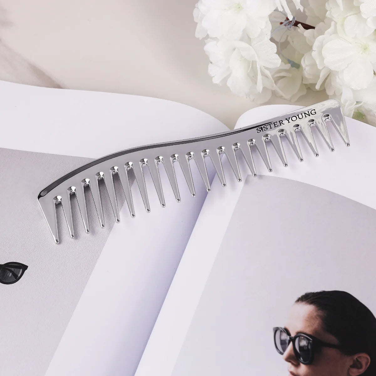 SisterYoung ZURI Silver Hiuskampa – Tyylikäs hopeinen väri