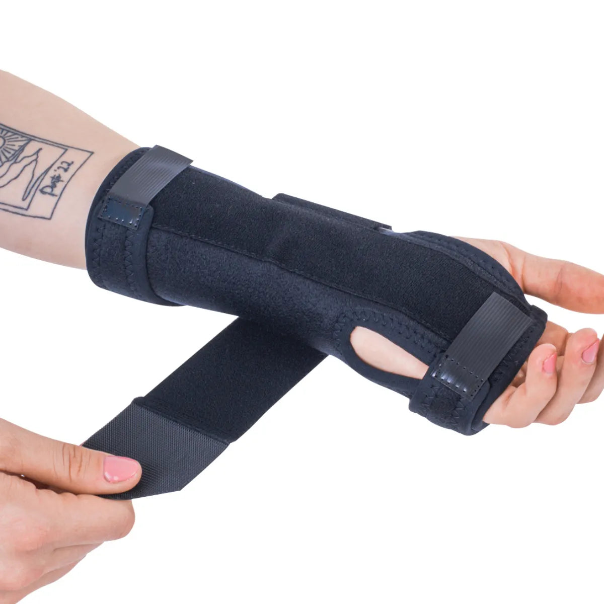 Triamed kiinteä rannetuki lastalla stabiloi ranteen