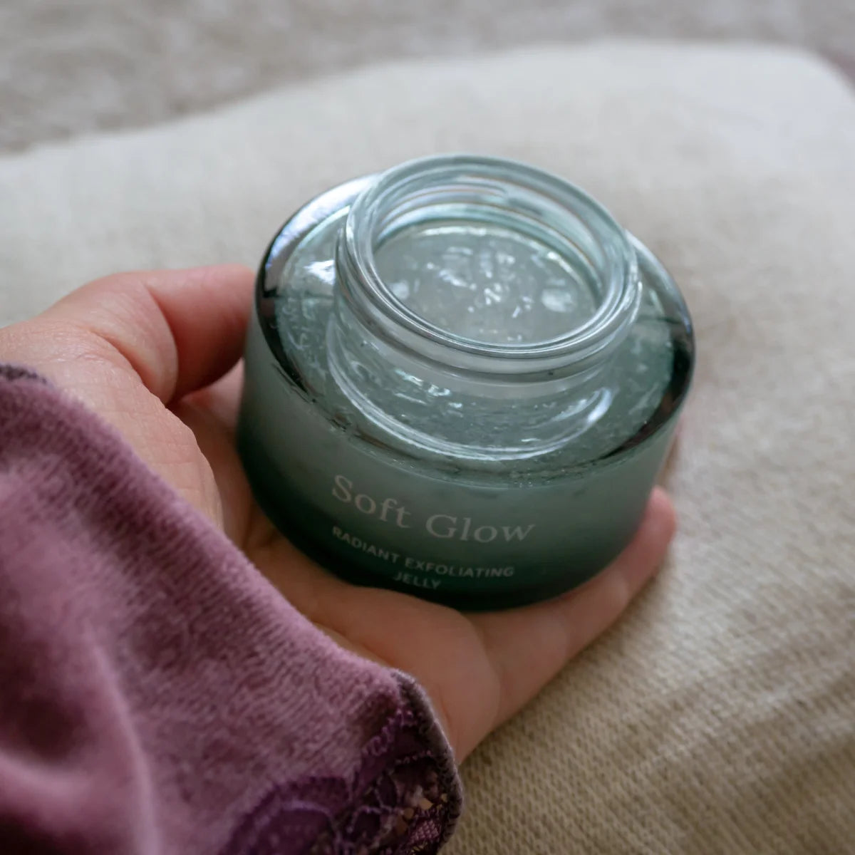 Usva Soft Glow Radiant Exfoliating Jelly – sisältää risiinihelmiä