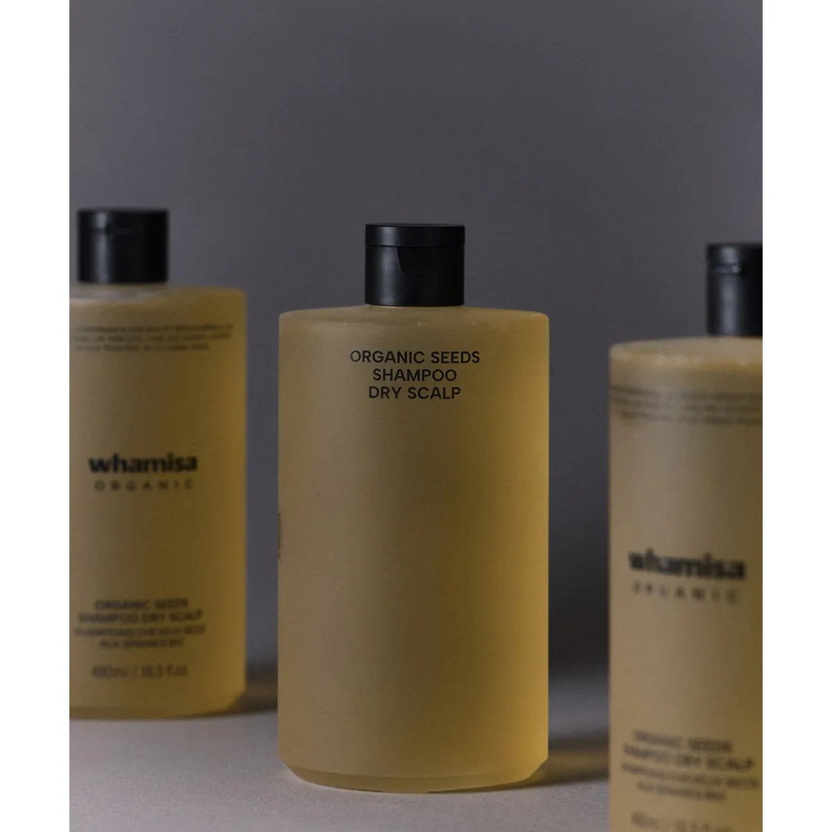 Whamisa Organic Seeds Shampoo Dry Scalp 490 ml kuorii kevyesti päänahkaa