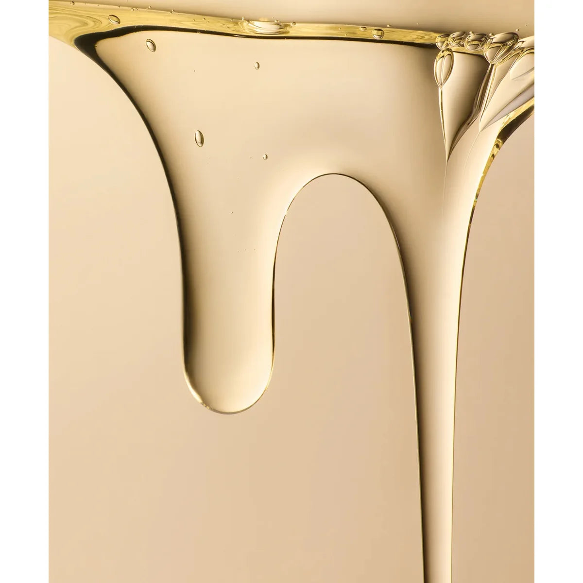 Whamisa Organic Seeds Shampoo Oily Scalp 490 ml kuorii päänahkaa kevyesti